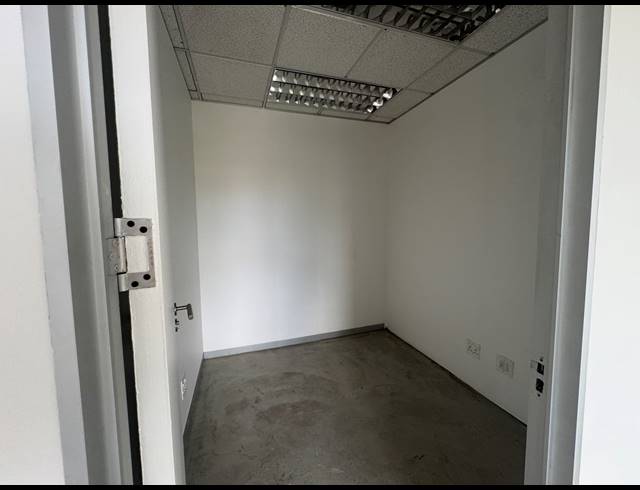 313M² OFFICE TO LET IN WOODMEAD